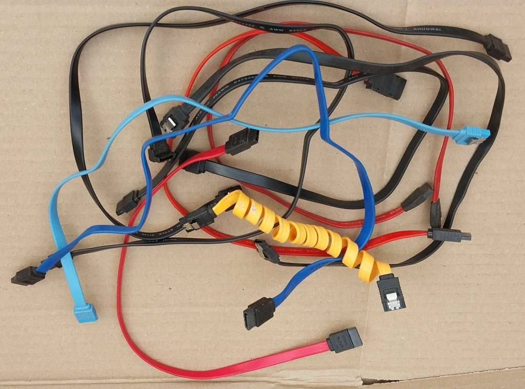 Lot of PC Cables (Value >R800)