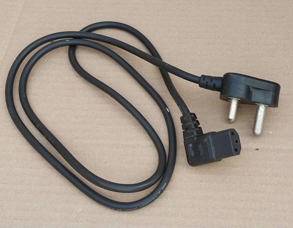 Lot of PC Cables (Value >R800)