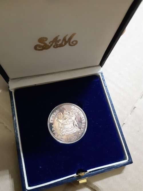 1988 PROOF SILVER LES HUGUENOTS ONE RAND COIN IN SAM BOX