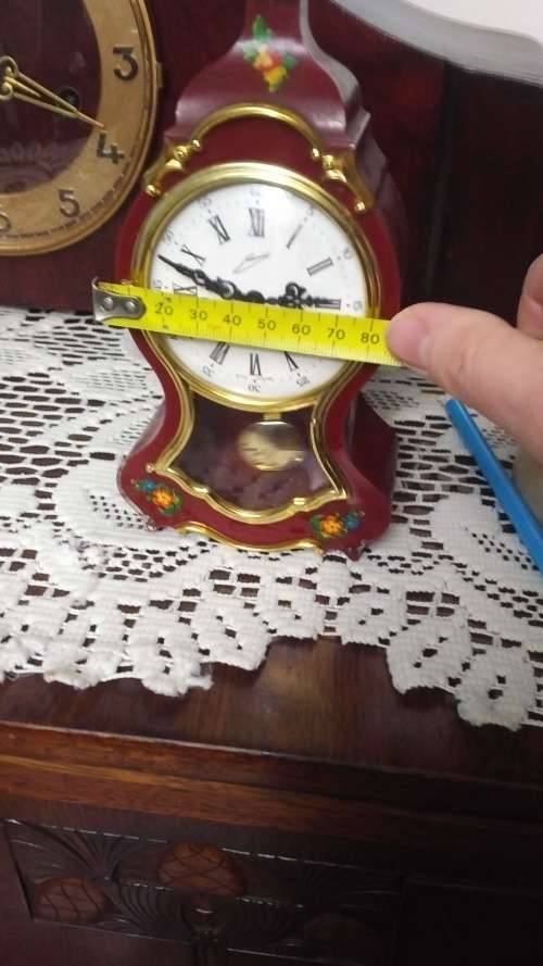 Small mantle clock