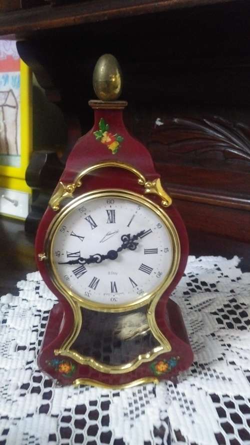 Small mantle clock