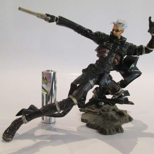 Buy2 LOTS-Get1Free-Figure LOT - Trigun Maximum-Black Vash + G-Taste Yuki. Rare 2005 retired figures