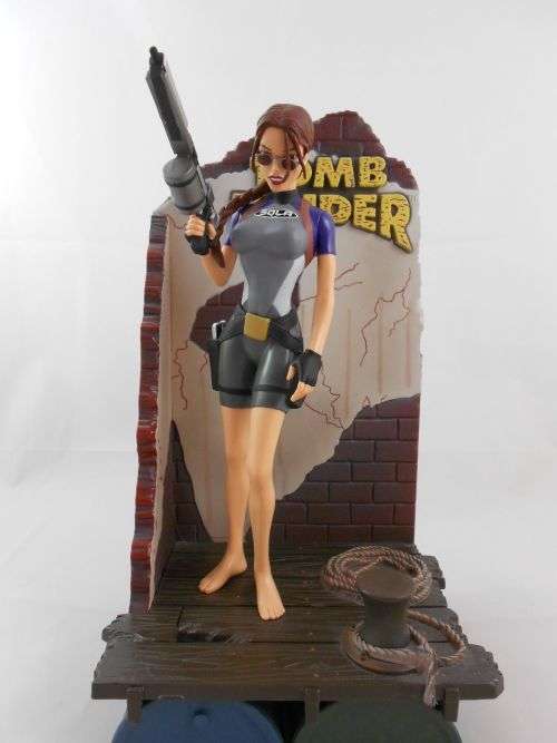 Buy2-Get1Free-TOMB RAIDER - LARA CROFT IN WET SUIT. Rare 1998 retired figure