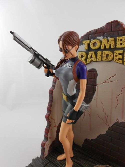 Buy2-Get1Free-TOMB RAIDER - LARA CROFT IN WET SUIT. Rare 1998 retired figure