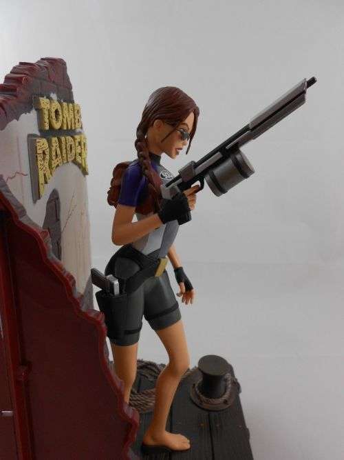 Buy2-Get1Free-TOMB RAIDER - LARA CROFT IN WET SUIT. Rare 1998 retired figure