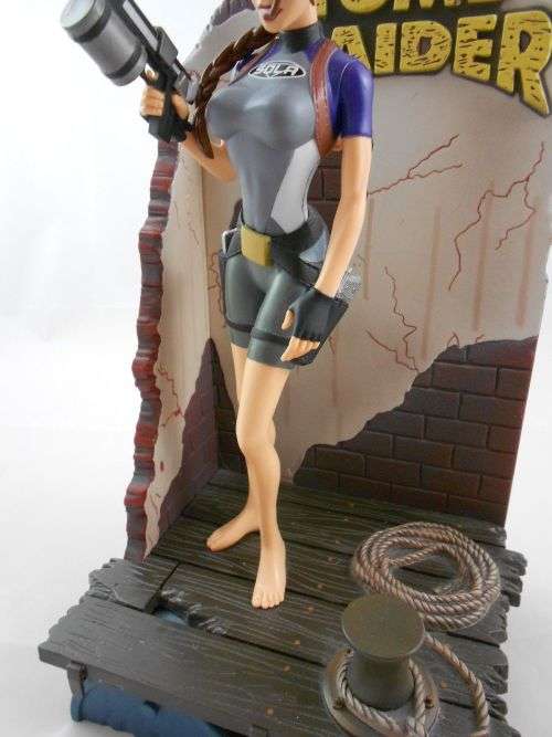Buy2-Get1Free-TOMB RAIDER - LARA CROFT IN WET SUIT. Rare 1998 retired figure