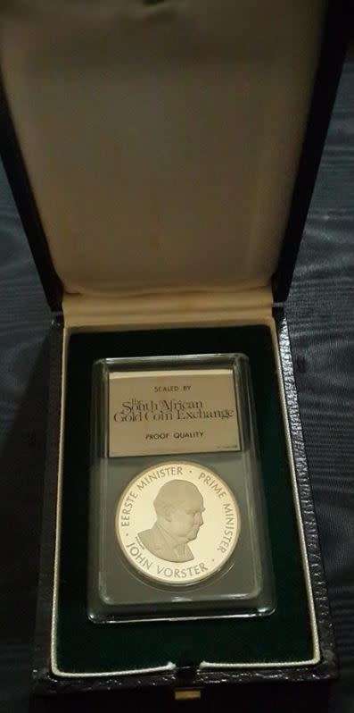 *** JOHN VORSTER MEDALLION PROOF - SEALED BY THE SOUTH AFRICAN GOLD COIN EXCHANGE **