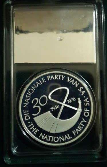 *** JOHN VORSTER MEDALLION PROOF - SEALED BY THE SOUTH AFRICAN GOLD COIN EXCHANGE **