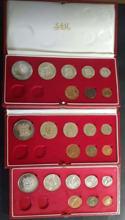 *** LOT OF 3 X SA LONG PROOFSETS ( NO GOLD) - WITH SILVER R1 - 1975/1976/1977 ***