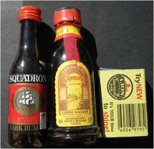 ***LOT OF 2 MINIATURE  BOTTLES - VERY OLD - A MUST FOR THE SERIOUS COLLECTOR - L4***