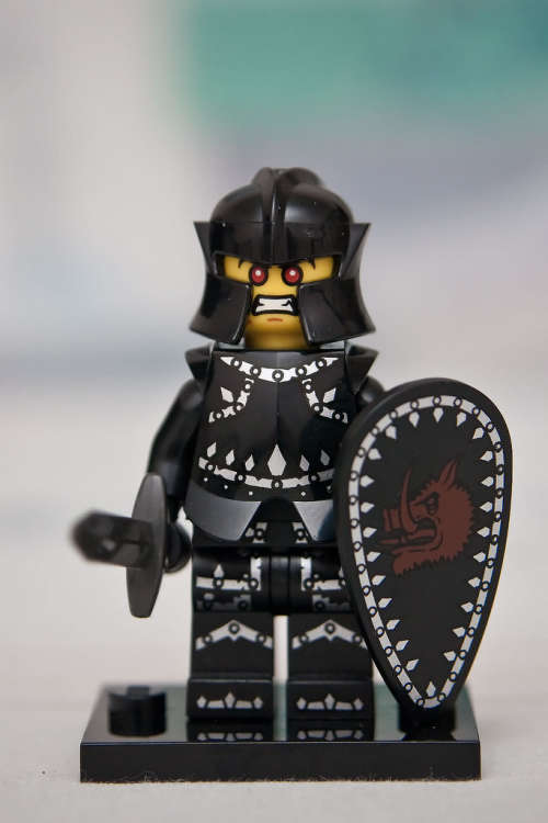 Evil Knight - Lego Minifigure Series 7 (Discontinued)