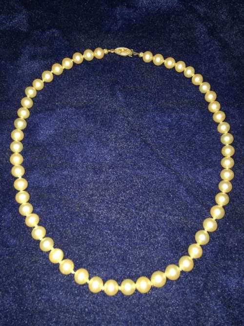 Vintage faux pearl necklace