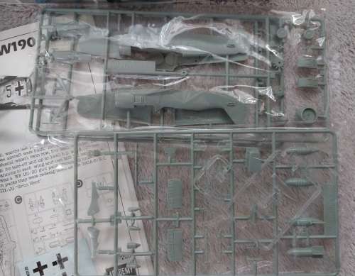 Academy 1:72 Fockewulf FW190A 6/8 WWII German Fighter Plane