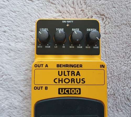 Behringer UC100 Ultra Chorus Guitar Pedal
