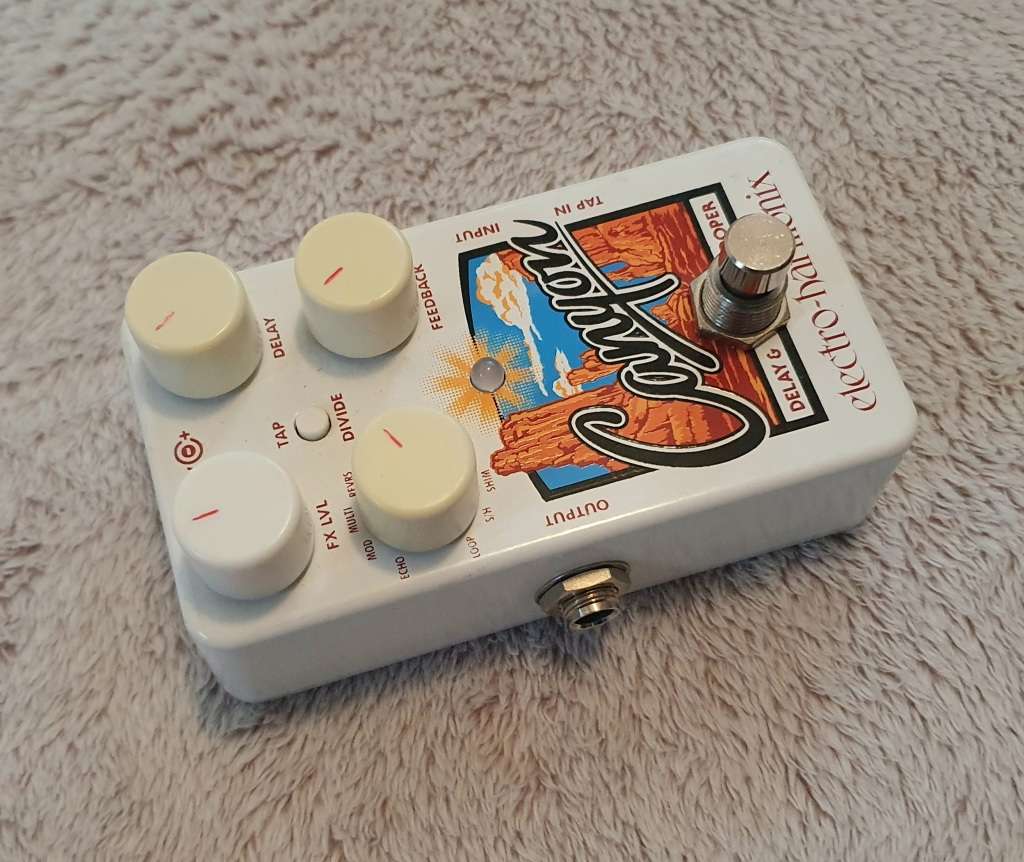 Electro-Harmonix Canyon Delay Looper Guitar Pedal