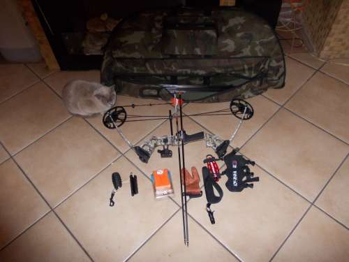 Mission Craze Compound Bow and accesories