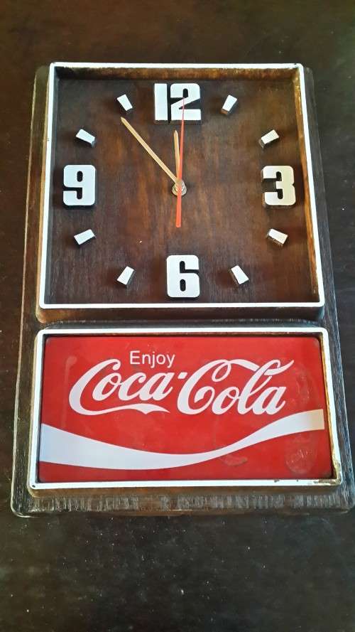 1980's COCA COLA CLOCK (WORKING AND NEAR MINT CONDITION)