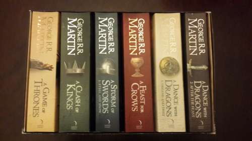 GAME OF THRONES 6 BOOK BOX SET (GEORGE R.R MARTIN) A SONG OF ICE AND FIRE