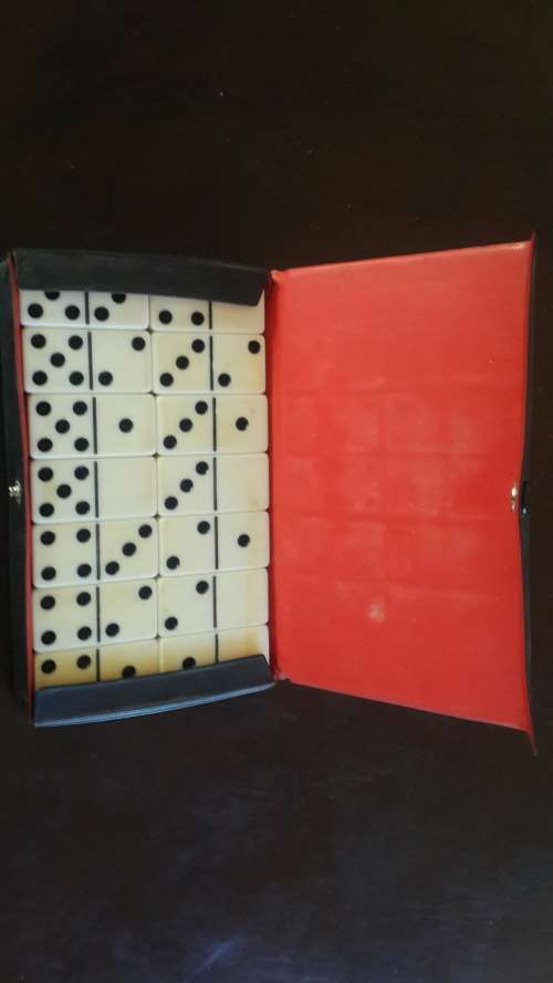 1950's DOMINO SET IN ORIGINAL CARRY CASE