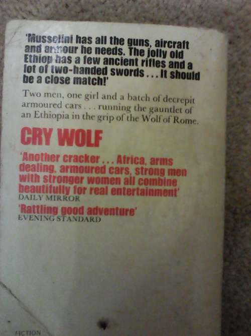 Cry Wolf (Paperback) Wilbur Smith