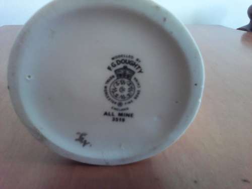 F.G. Doughty Royal Worcester England (Numbered 3519) Mint Condition !!