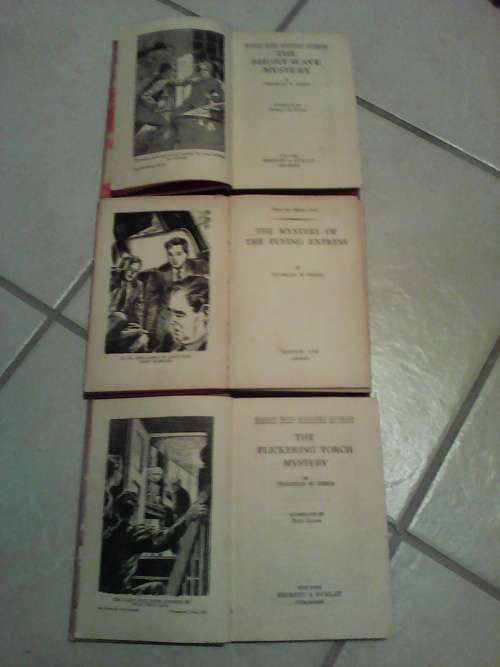 3 x Hardy Boys Circa 1943 / 1945 / 1961 (Hardcover) Franklin W.Dixon (Sold as one lot)