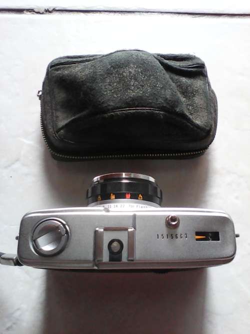 Olympus Trip 35 Circa 1967 Camera (Mint Condition @ includes Original leather pouch)