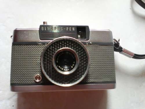 Olympus Pen - EE Circa 1961 Camera (Mint condition @ includes original leather pouch)