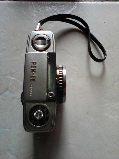 Olympus Pen - EE Circa 1961 Camera (Mint condition @ includes original leather pouch)