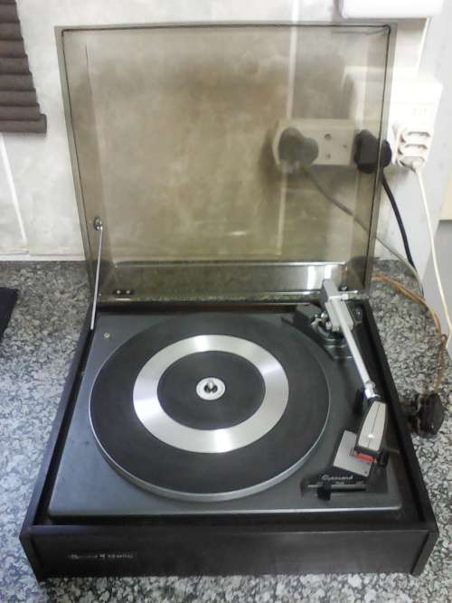 Vintage Garrard Turntable (Working)