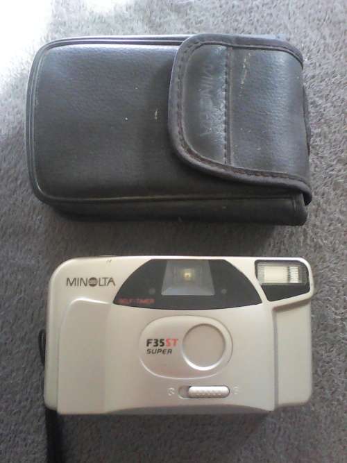 Retro Minolta F35ST Super Camera (Includes original Leather Pouch)