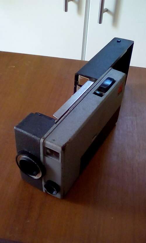 Rare Circa 1967 Kodak M4 Instamatic Movie Camera (Includes original carry case)