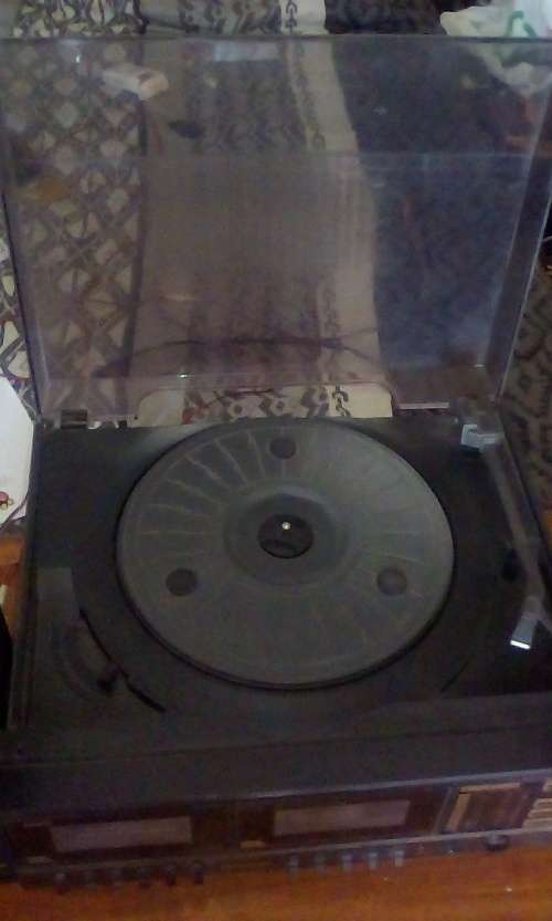 Retro K.I.C Turntable / Double Cassette Deck / Radio Combo With Original Speakers (Working)