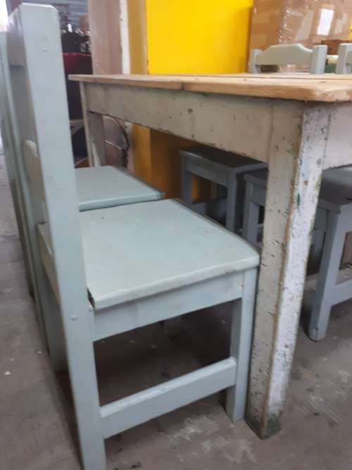 Vintage Farmhouse Breakfast Table With Four Chairs
