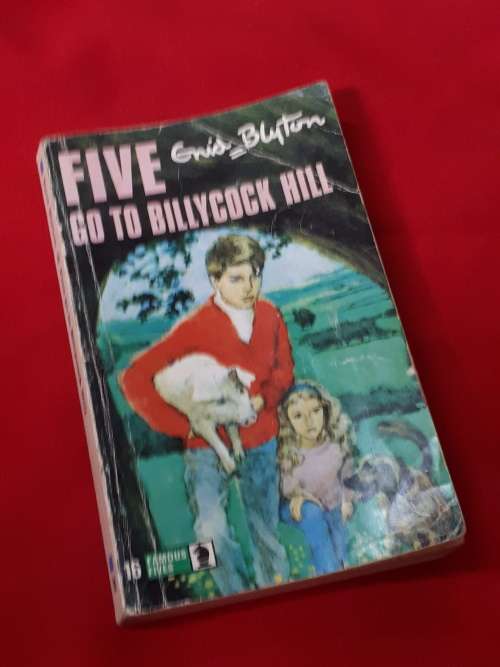 Enid Blyton Five Go To Billycock Hill (Paperback)