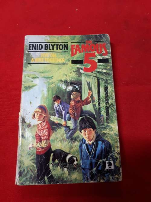 Enid Blyton Five on a Hike Together (Famous 5 Paperback)