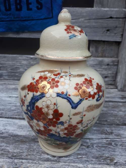 Stunning Vintage Japanese Porcelain Ginger Jar