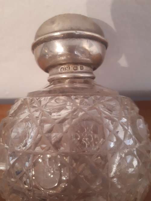 Hallmarked Silver Top Henry Matthews Birmingham Circa 1909 Cherub Crystal Perfume Bottle
