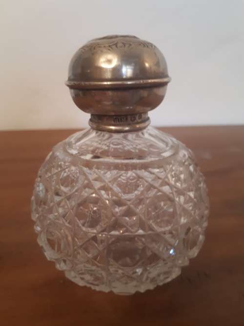 Hallmarked Silver Top Henry Matthews Birmingham Circa 1909 Cherub Crystal Perfume Bottle