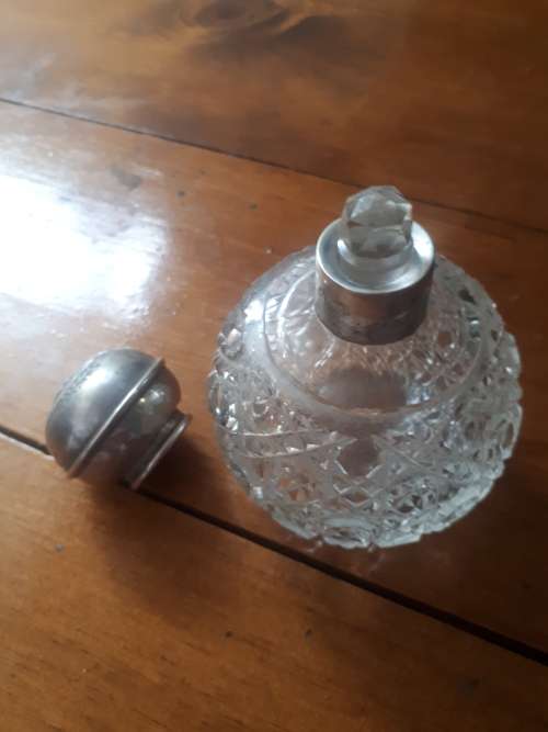 Hallmarked Silver Top Henry Matthews Birmingham Circa 1909 Cherub Crystal Perfume Bottle