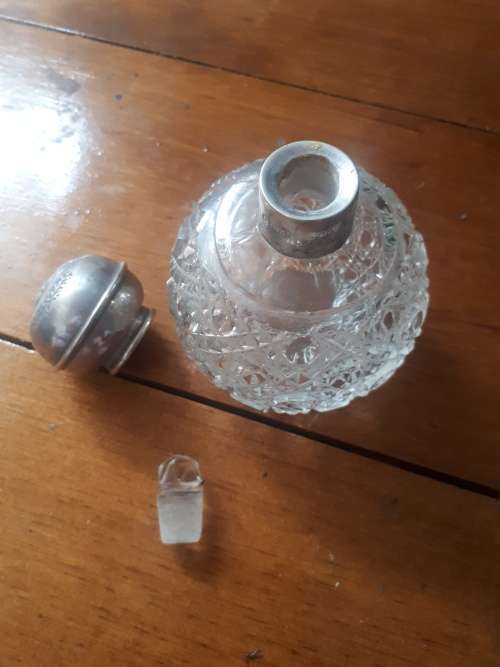 Hallmarked Silver Top Henry Matthews Birmingham Circa 1909 Cherub Crystal Perfume Bottle