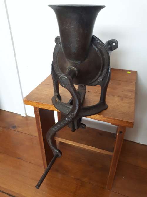 Circa 1837 - 1901 Large Lovelock No3 Cast Iron Coffee Grinder (Working)