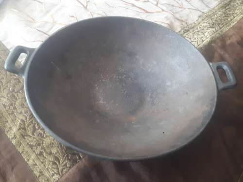 Vintage Farmhouse Cast Iron Wok (Heavy)