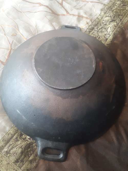 Vintage Farmhouse Cast Iron Wok (Heavy)