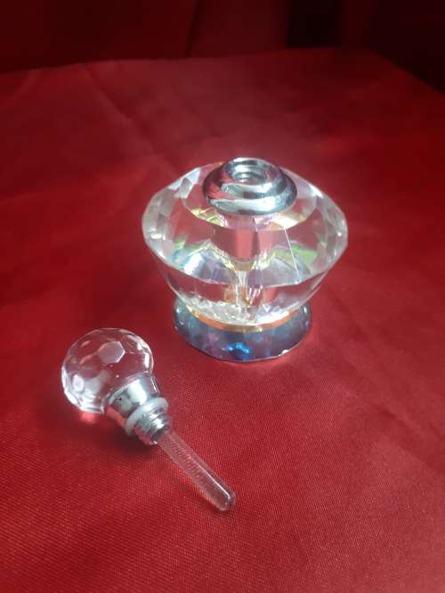 Stunning Vintage Crystal Perfume Bottle with Original Stopper (Mint Condition)