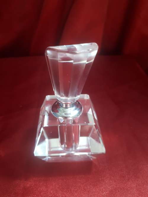 Stunning Vintage Crystal Perfume Bottle with Original Stopper (Mint Condition)