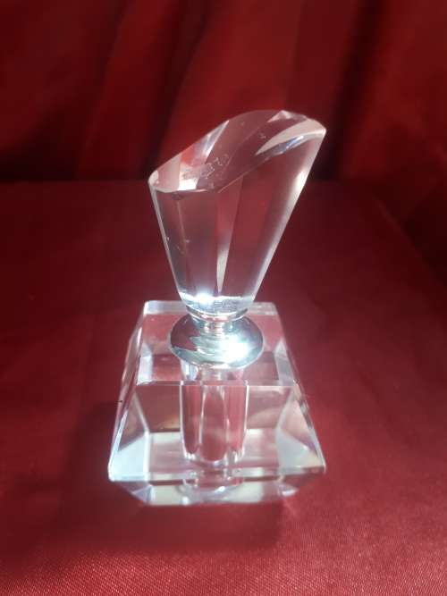 Stunning Vintage Crystal Perfume Bottle with Original Stopper (Mint Condition)