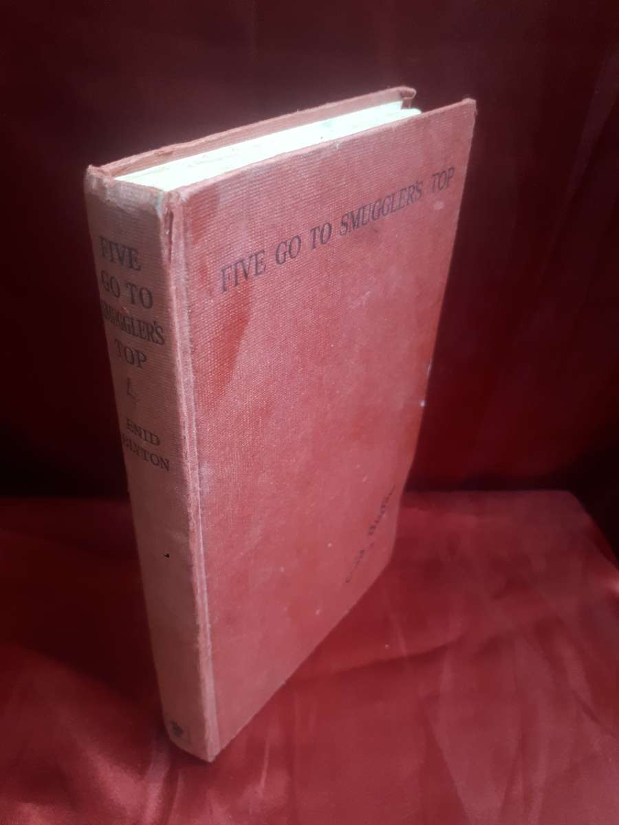 Enid Blyton `Five Go To Smugglers Top` 1971 Clothcover