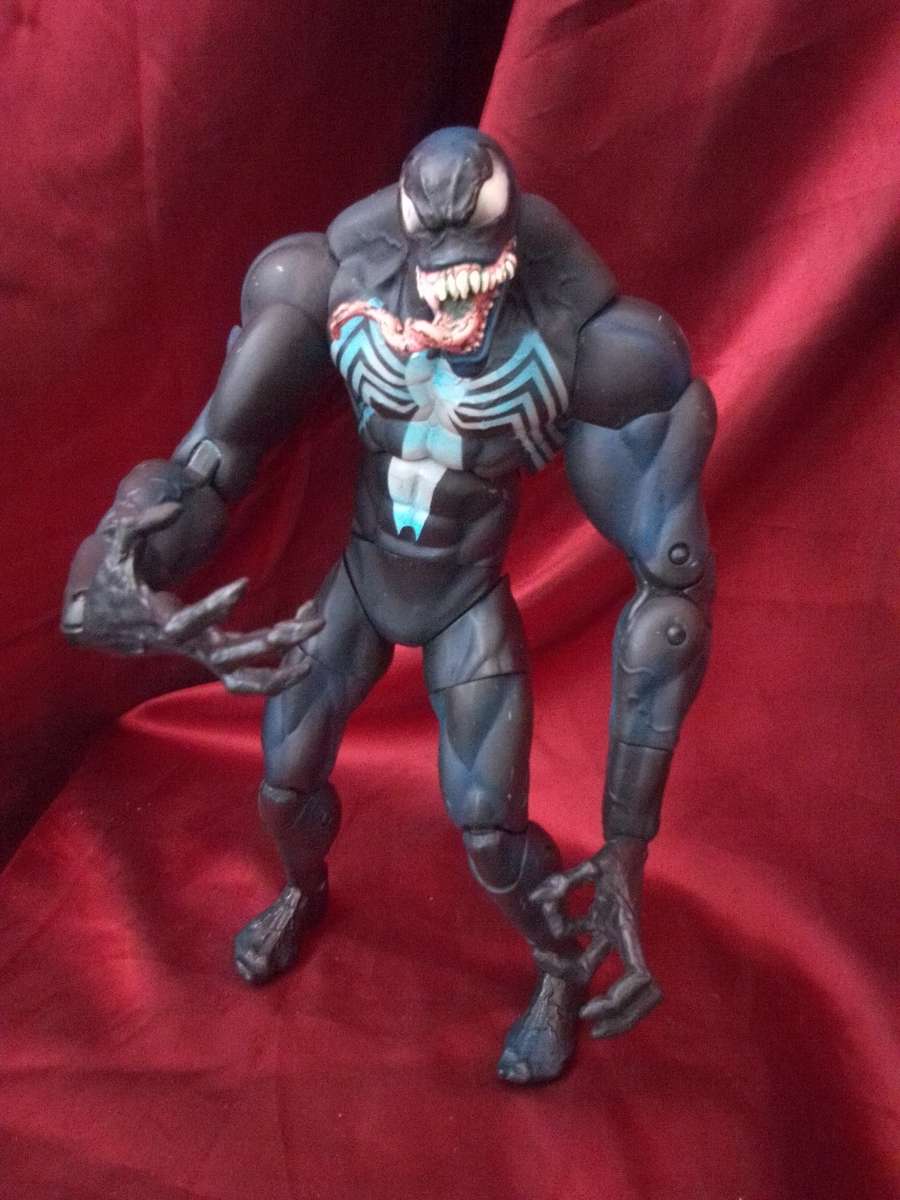2005 Marvel `Spiderman Universe` VENOM Figurine