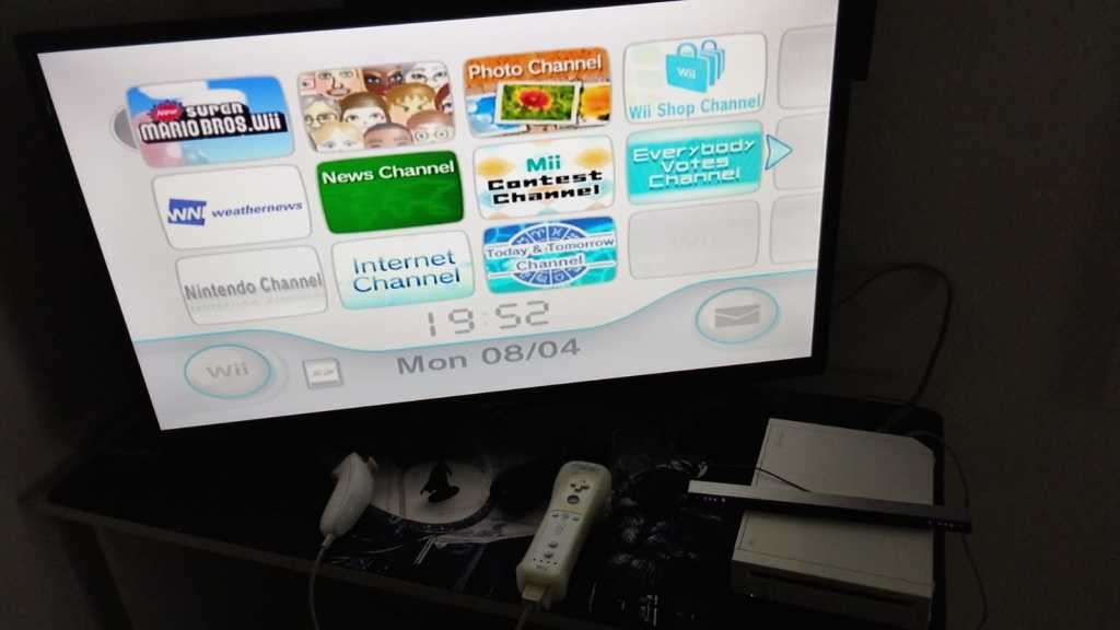 NINTENDO Wii - WITH ACCESSORIES (TESTED & WORKING)